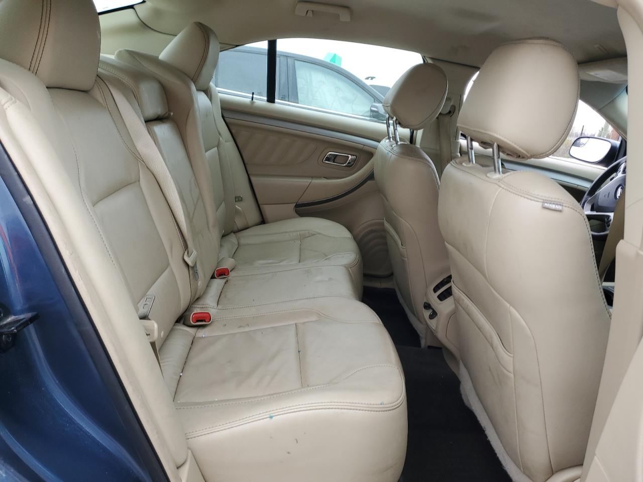 2018 Ford Taurus - Image 10