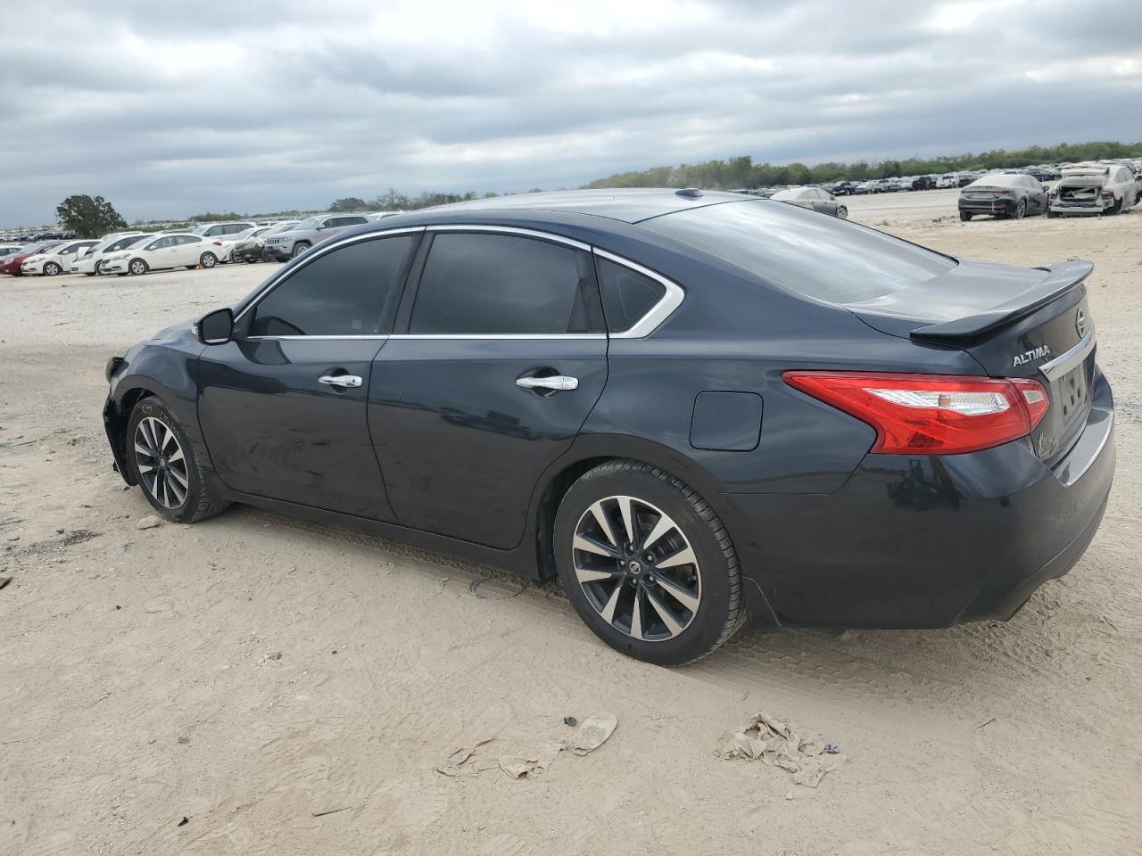 2016 Nissan Altima - Image 2