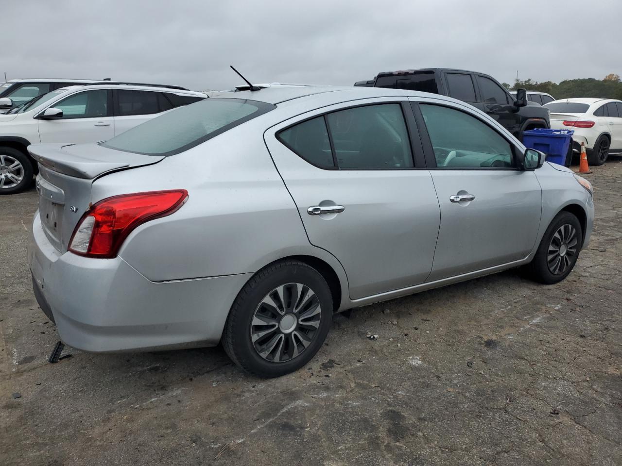 VIN 3N1CN7AP0JK408384 2018 NISSAN VERSA no.3