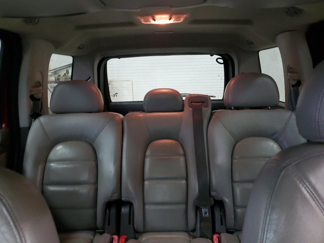 2005 Ford Explorer - Image 10
