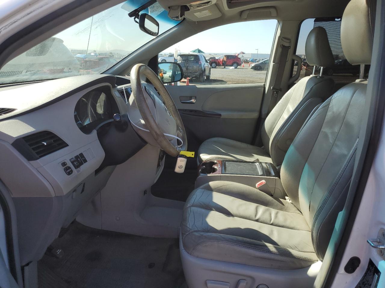 2013 Toyota Sienna Xle VIN: 5TDYK3DC8DS353656 Lot: 80697464