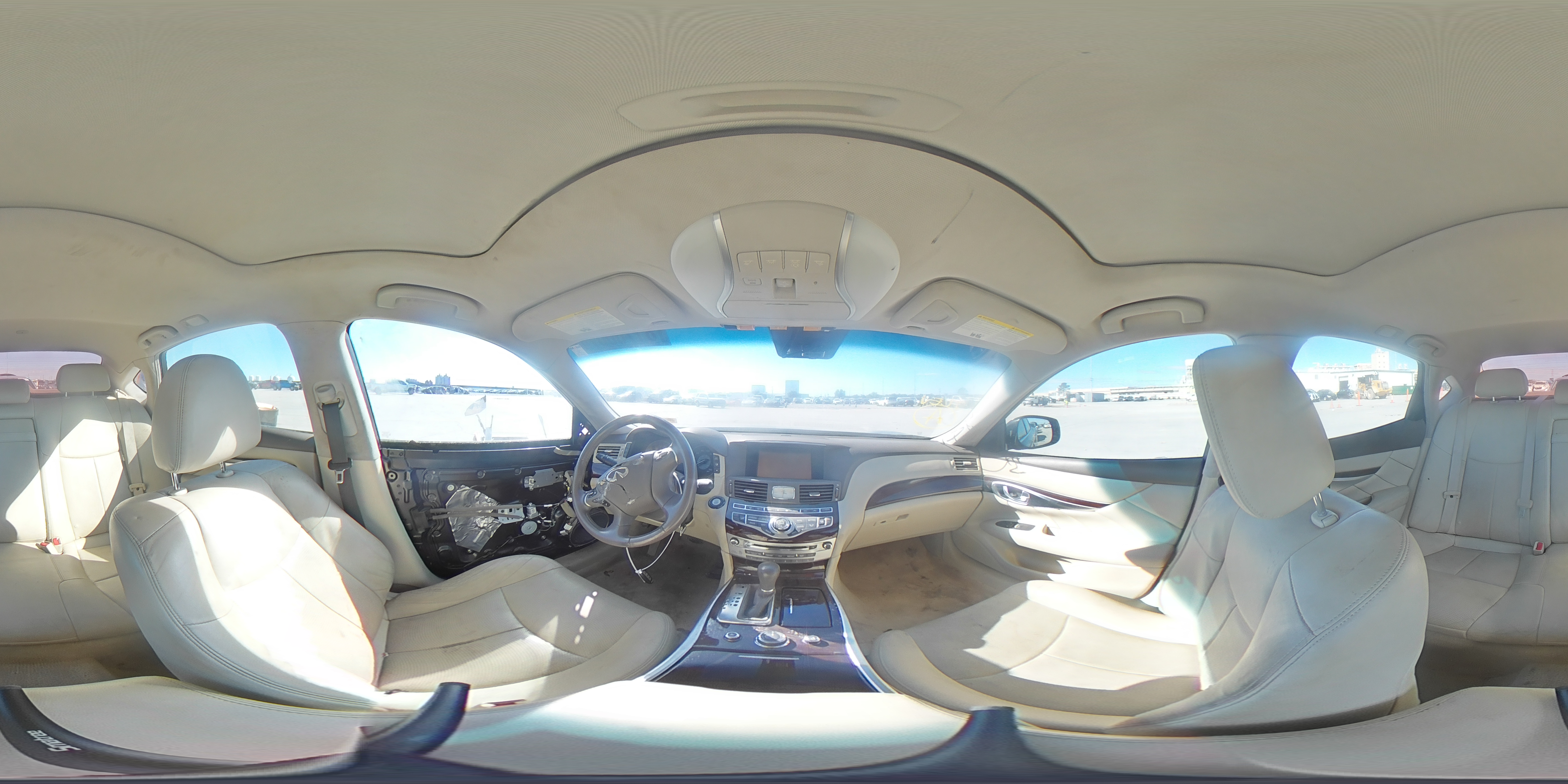 2015 Infiniti Q70 - Image 13