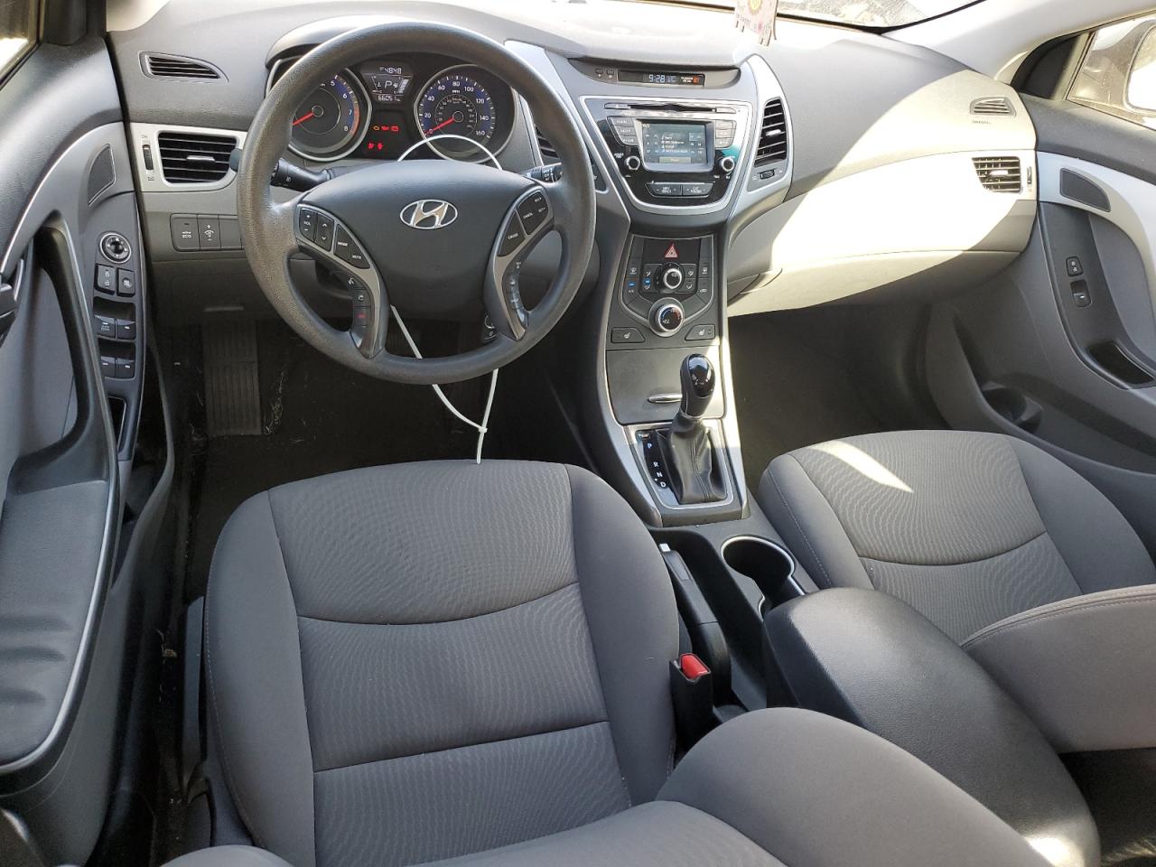 2014 Hyundai Elantra - Image 8