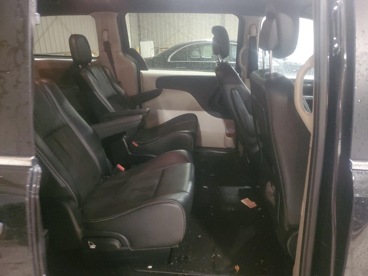 2020 Dodge Caravan - Image 11