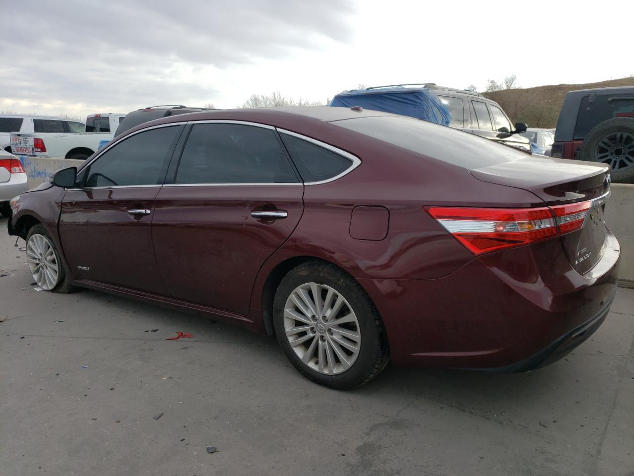 2015 Toyota Avalon - Image 2