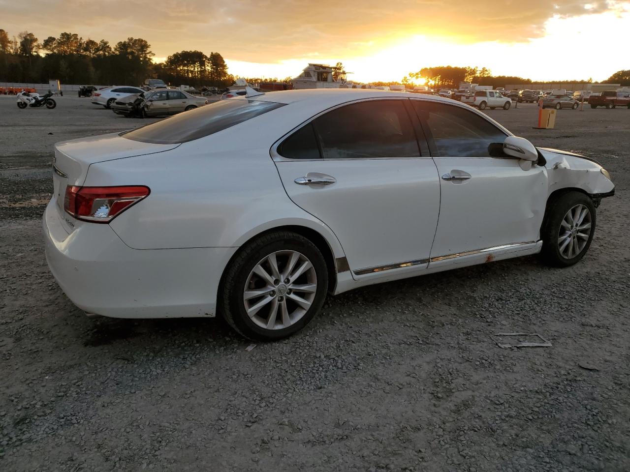 2010 Lexus ES - Image 3