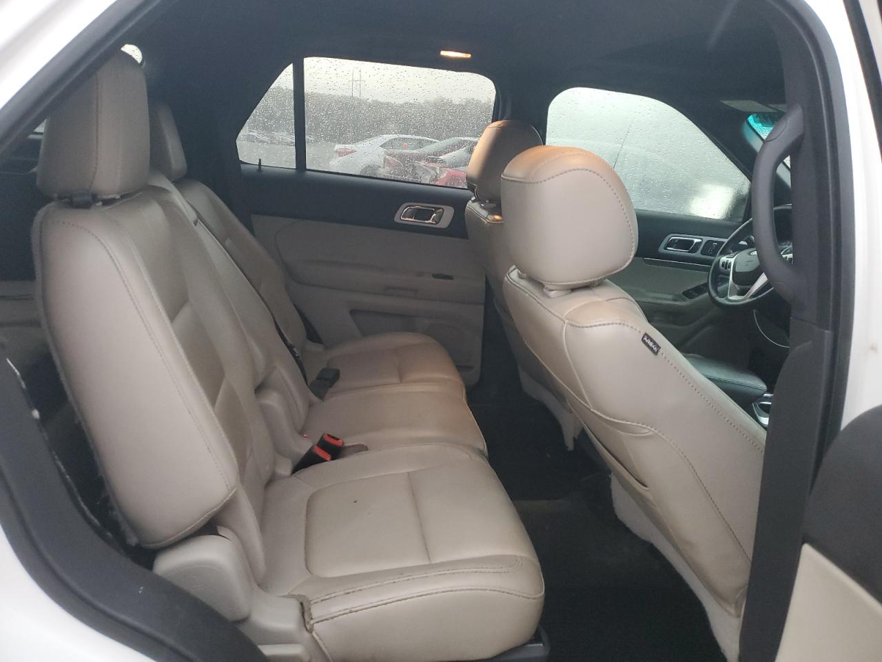 2015 Ford Explorer - Image 11