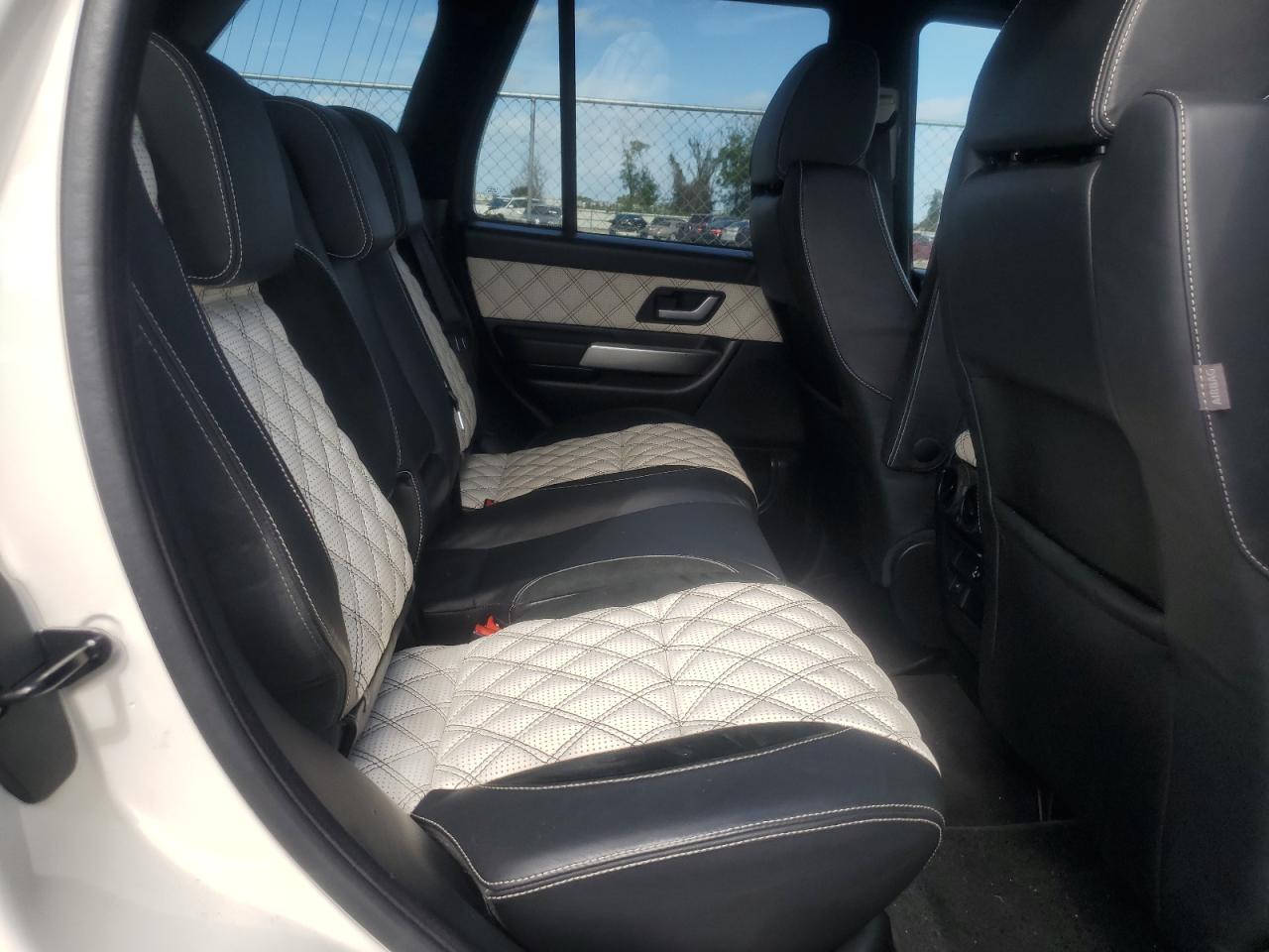 2009 Land Rover Range Rover - Image 11