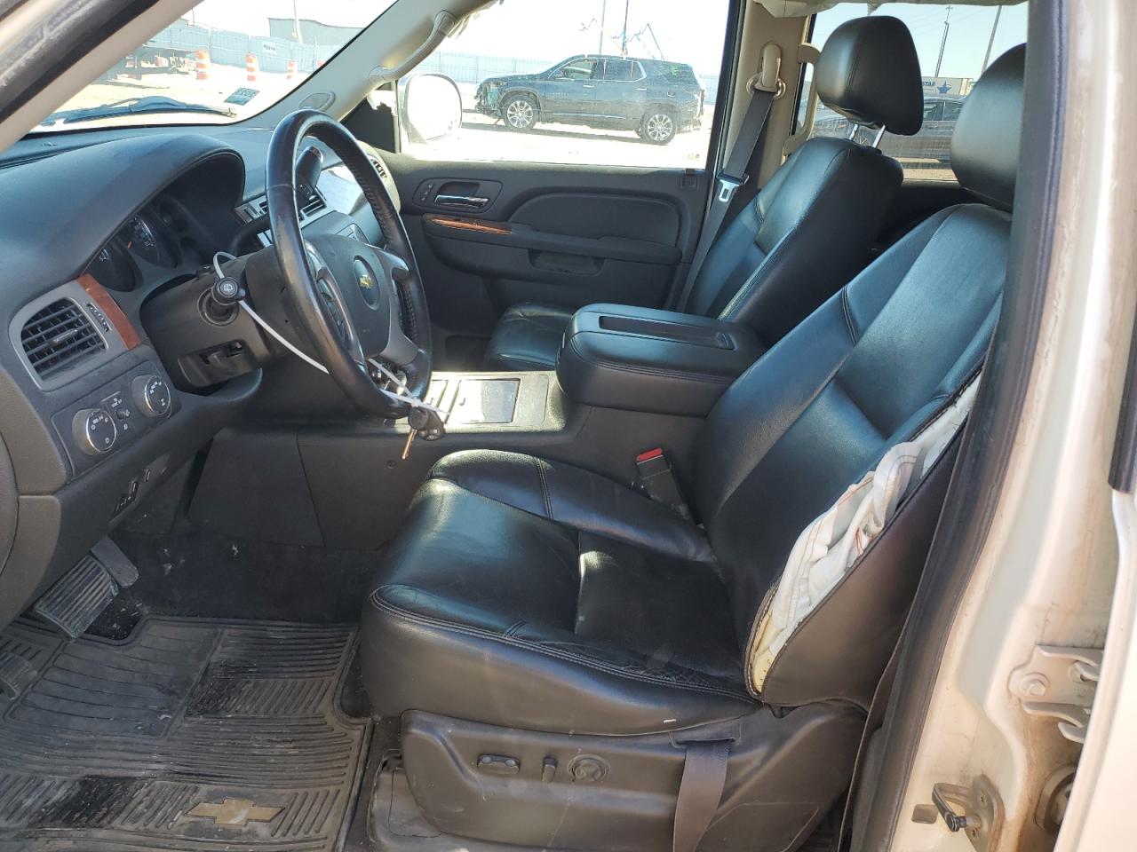 2014 Chevrolet Suburban - Image 7