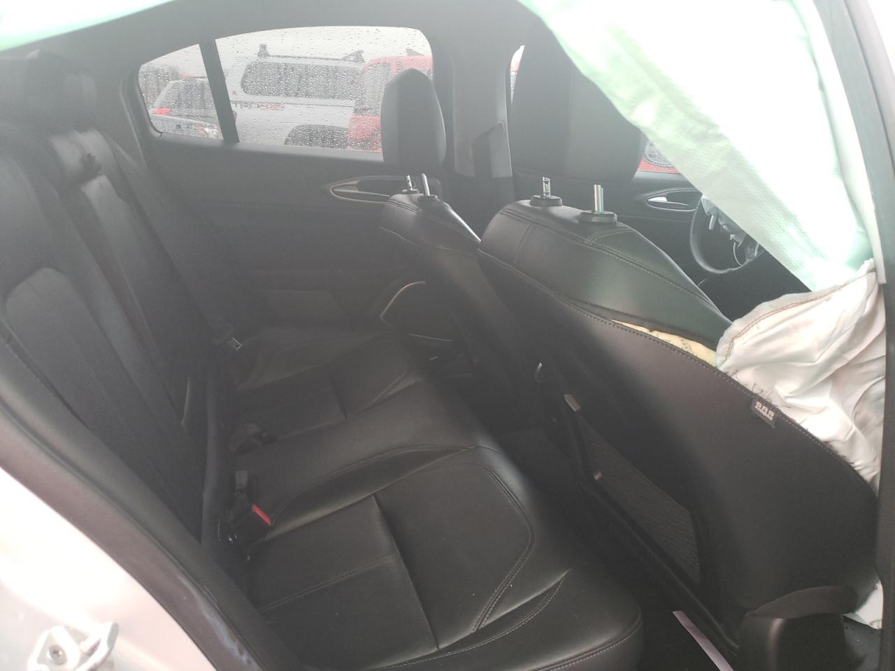 2017 Alfa Romeo Giulia - Image 10