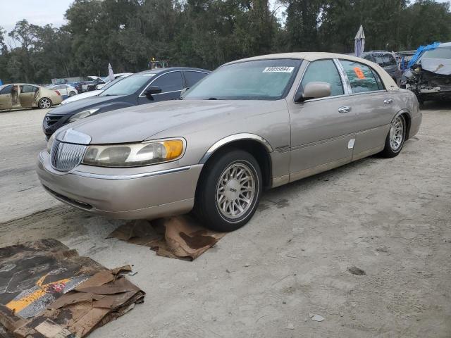 1999 Lincoln Town Car Signature