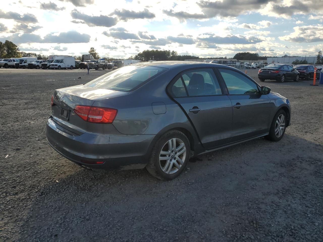 2015 Volkswagen Jetta - Image 3