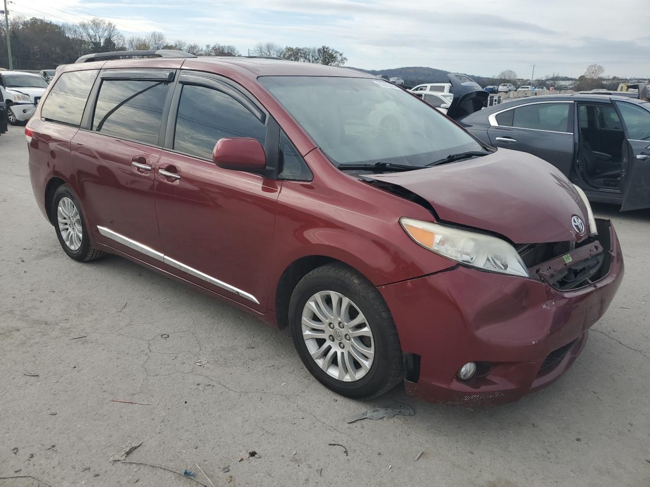 2011 Toyota Sienna - Image 4