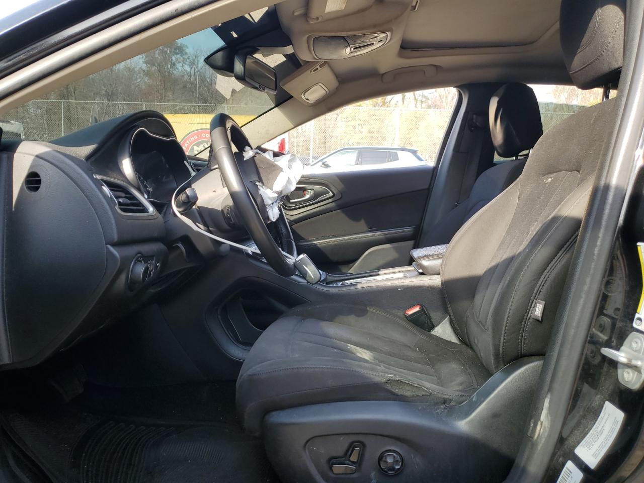 2016 Chrysler 200 - Image 6