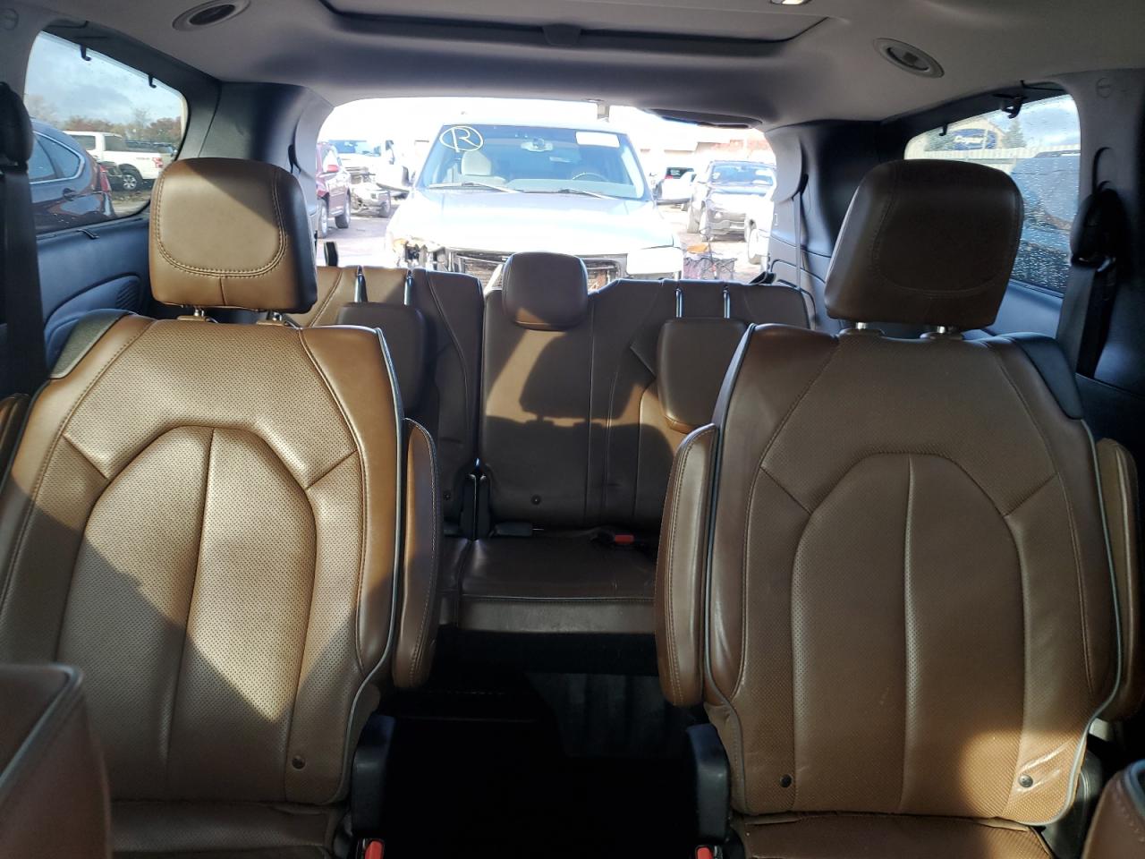 2017 Chrysler Pacifica - Image 10