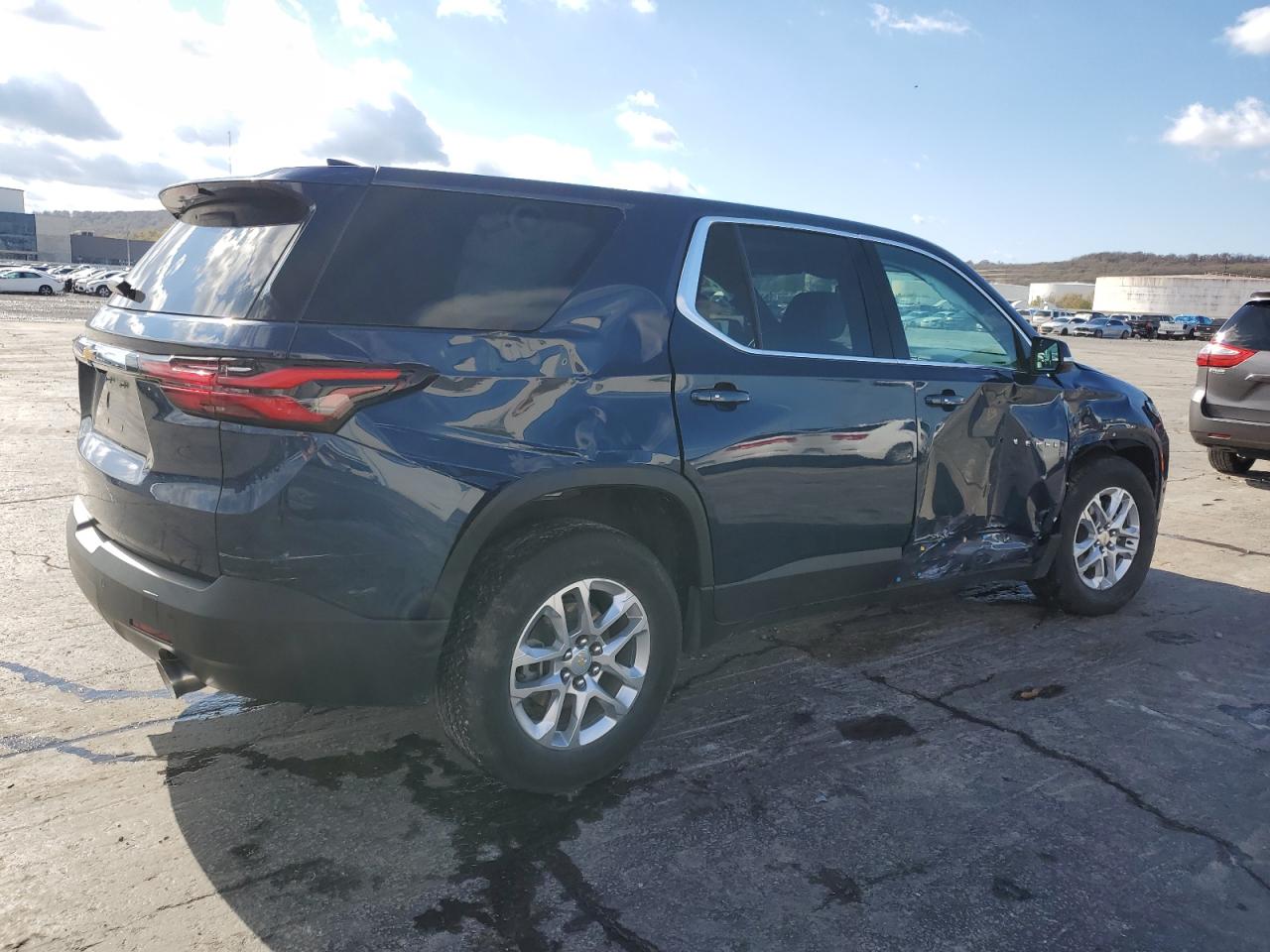 VIN 1GNERFKW8PJ103498 2023 CHEVROLET TRAVERSE no.3