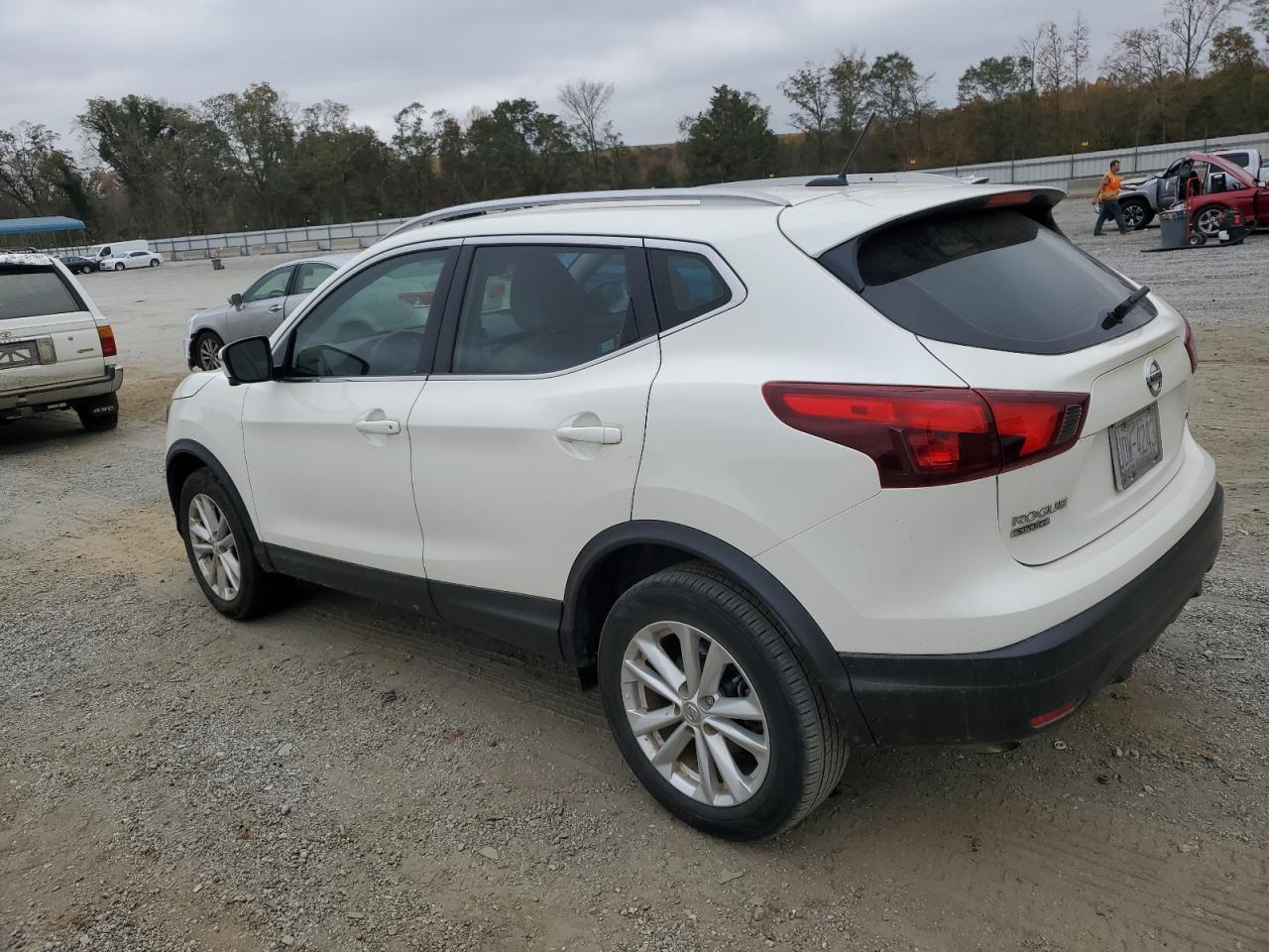 2018 Nissan Rogue - Image 2