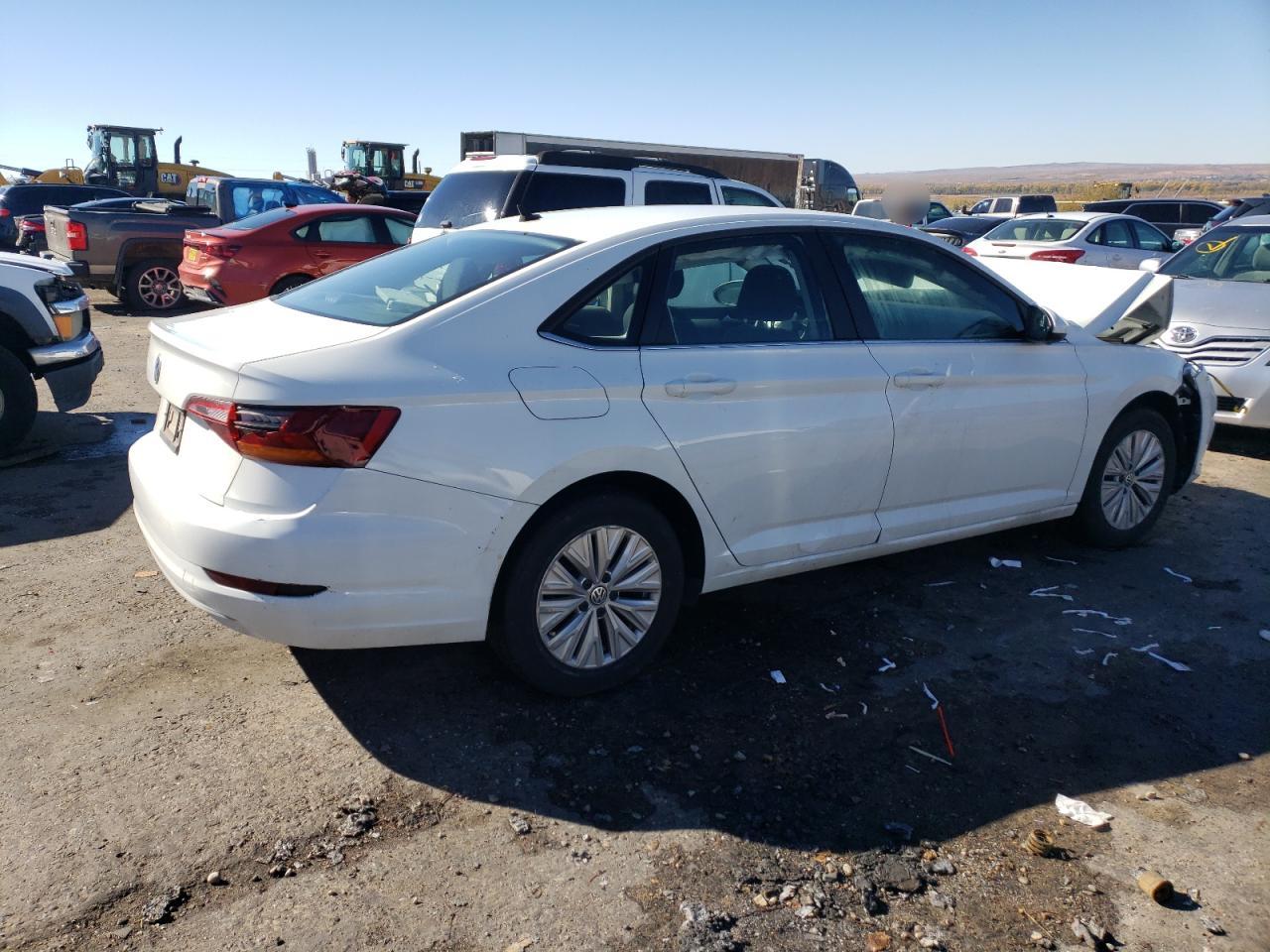 2019 Volkswagen Jetta - Image 3