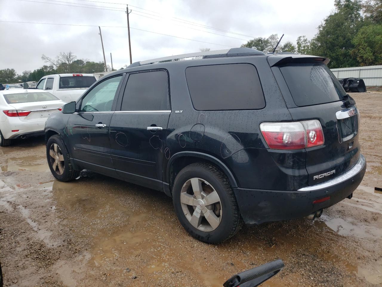 2010 GMC Acadia - Image 2