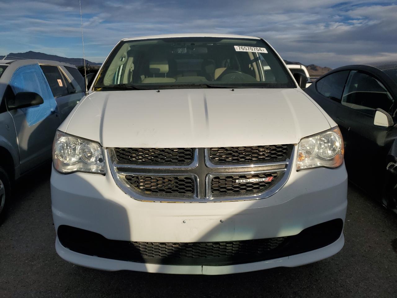 VIN 2C4RDGBG8JR232433 2018 DODGE CARAVAN no.5