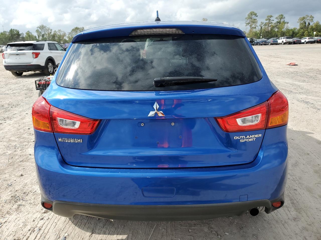 2015 Mitsubishi Outlander - Image 6