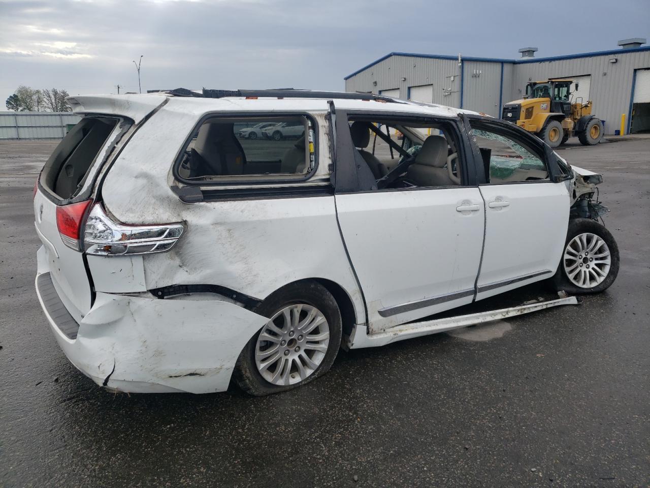 2014 Toyota Sienna - Image 3
