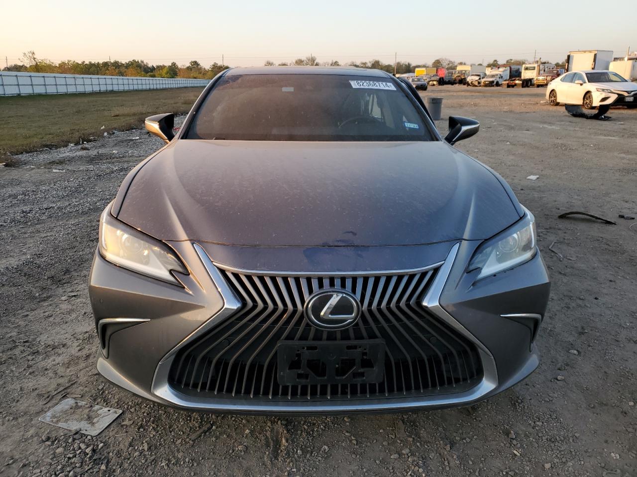 2020 Lexus ES - Image 5