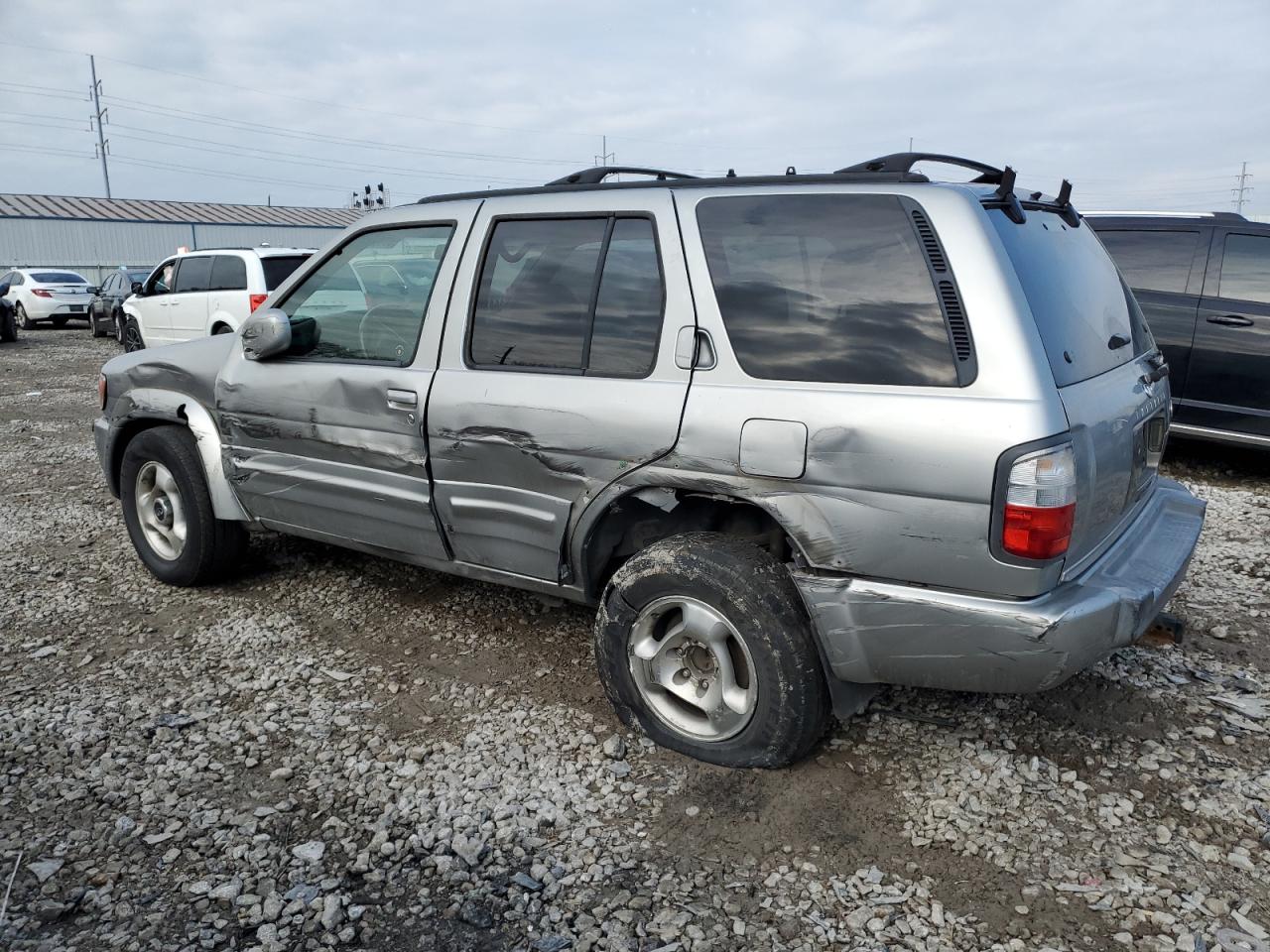 1999 Infiniti QX4 - Image 2