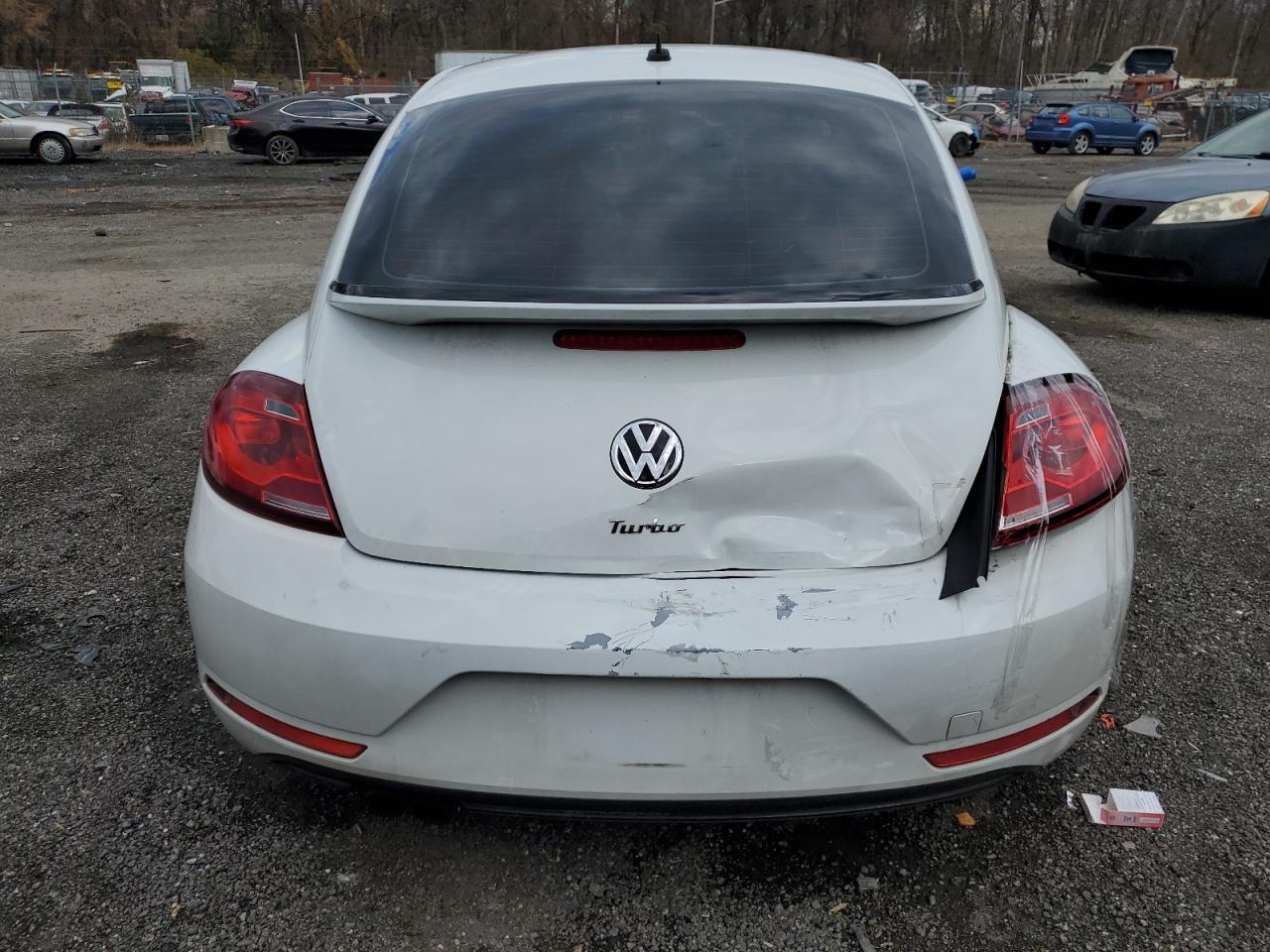 2018 Volkswagen Beetle - Image 6