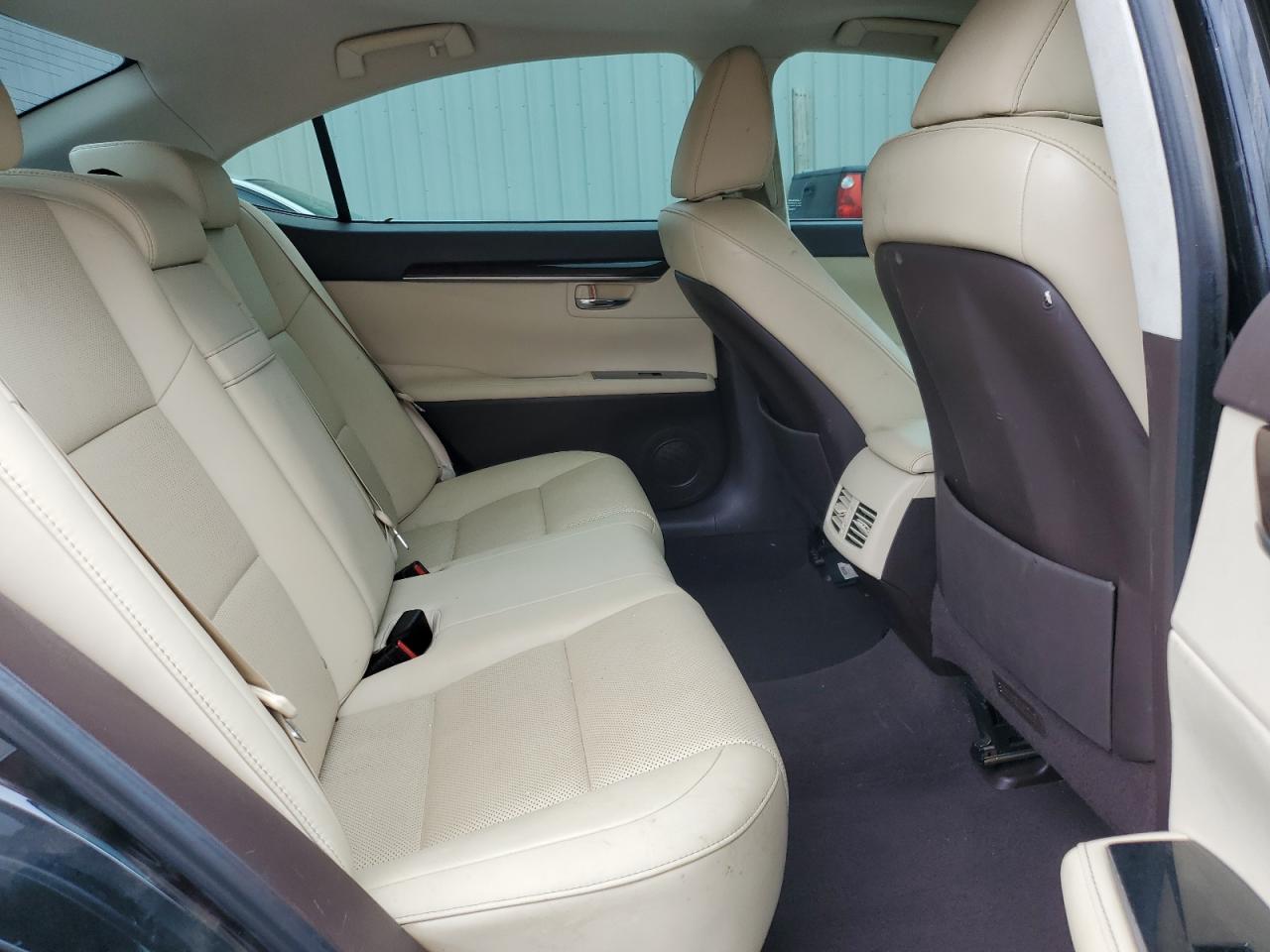 2016 Lexus ES - Image 10
