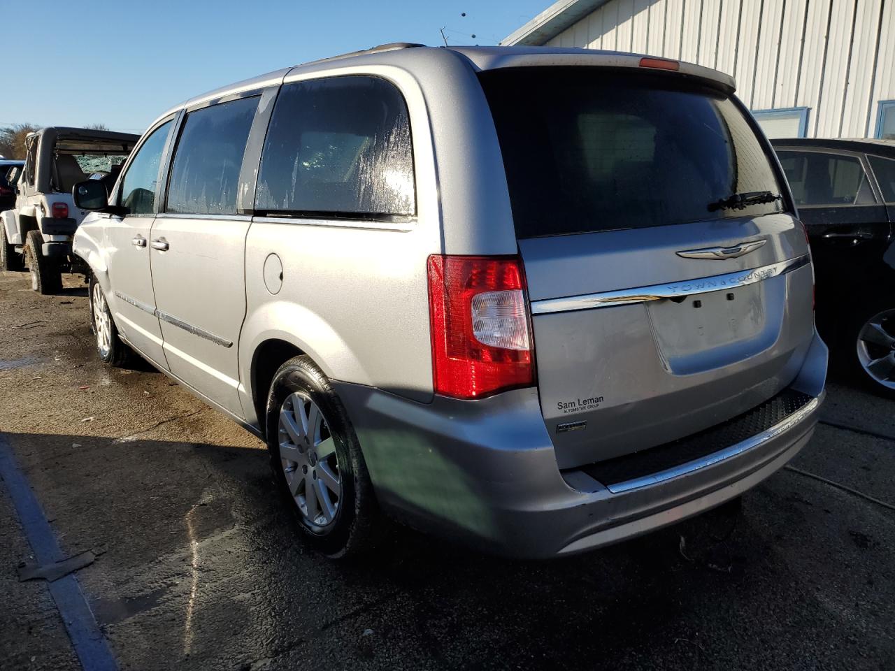 2015 Chrysler Town & Country - Image 2