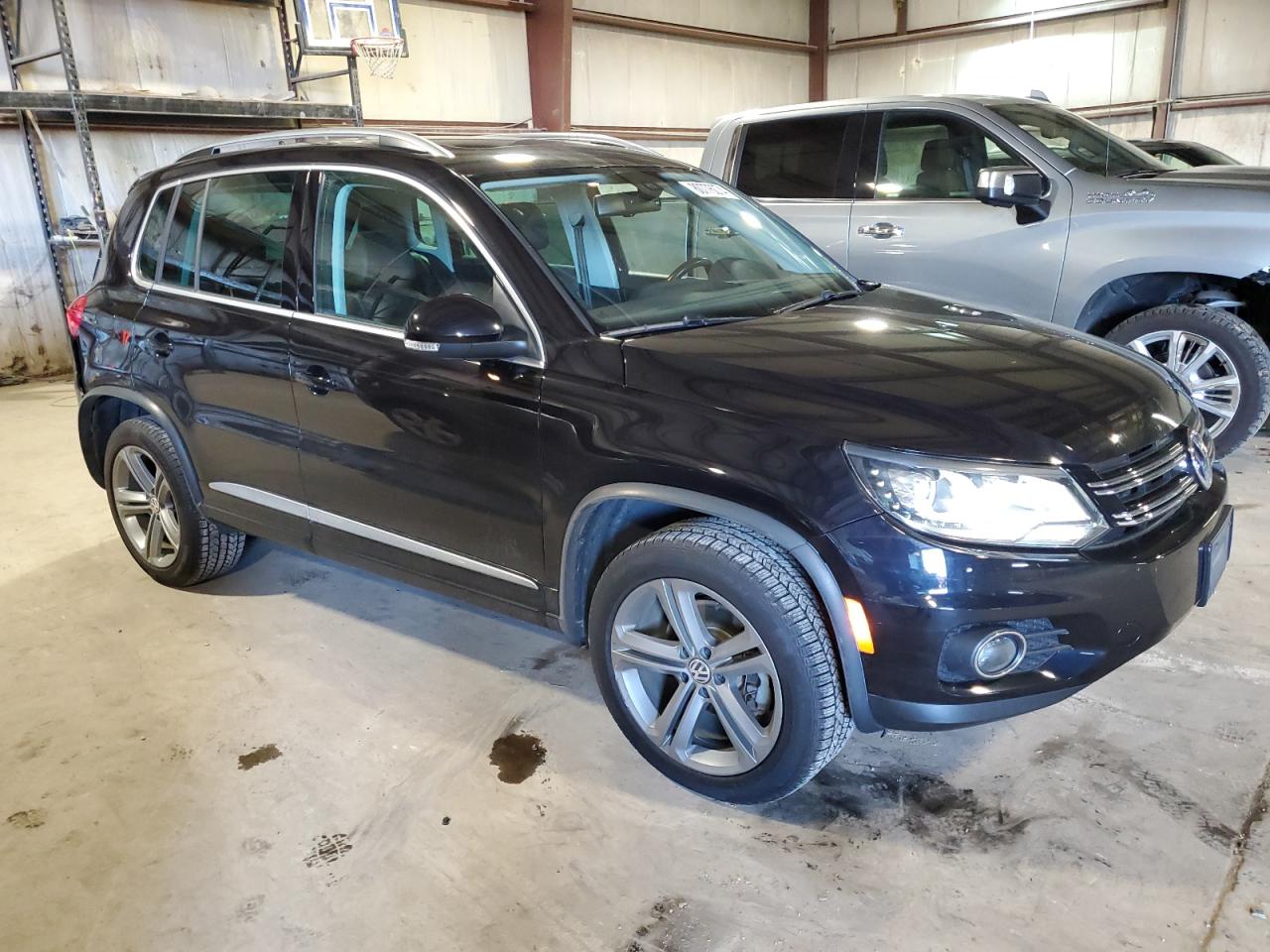 VIN WVGUV7AXXHK031288 2017 VOLKSWAGEN TIGUAN no.4