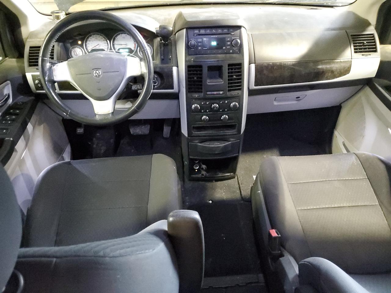 2010 Dodge Caravan - Image 8