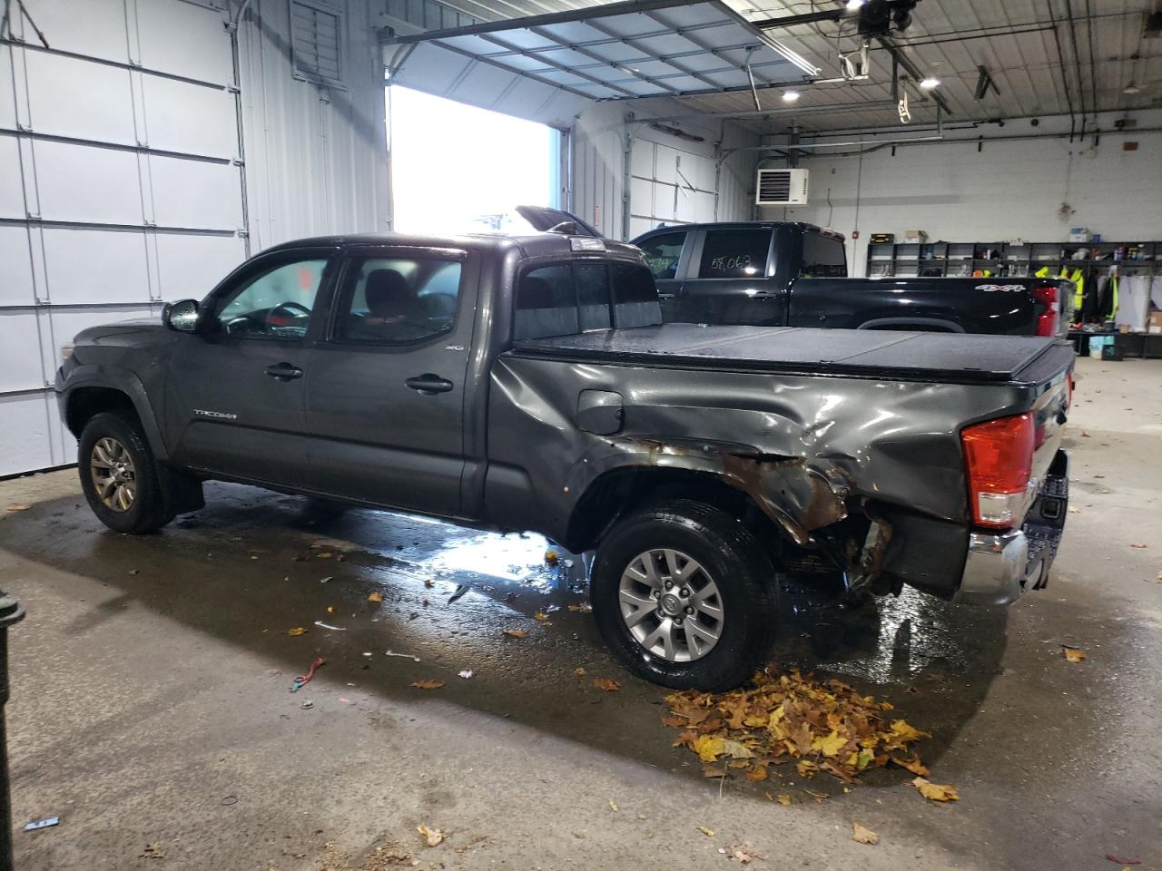 2016 Toyota Tacoma - Image 2
