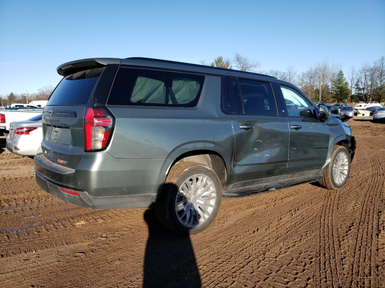 2023 Chevrolet Suburban - Image 3
