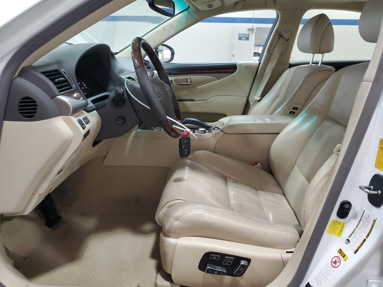 2013 Lexus LS - Image 7
