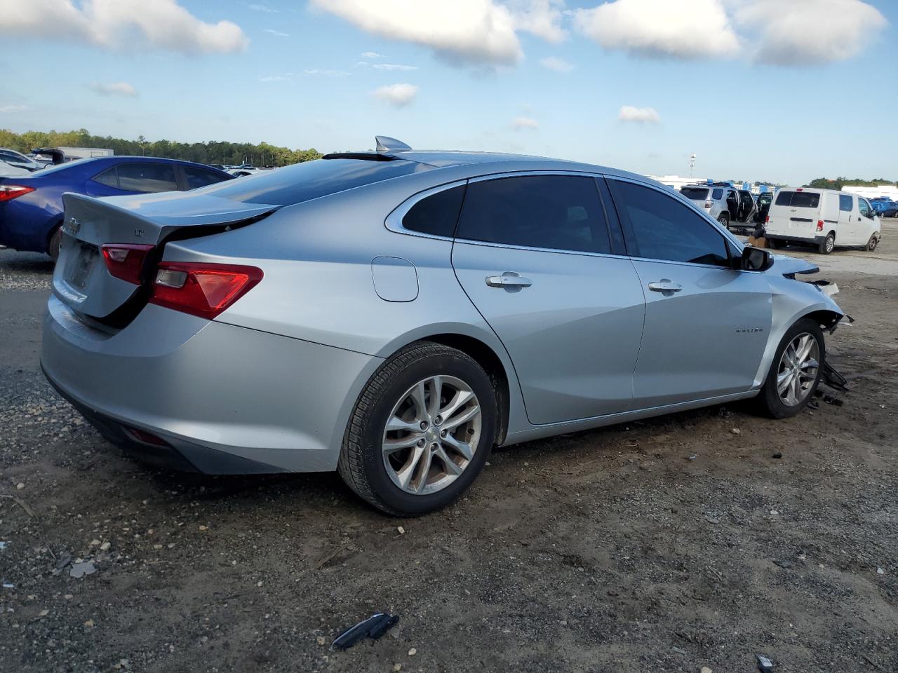 VIN 1G1ZD5ST4JF136185 2018 CHEVROLET MALIBU no.3