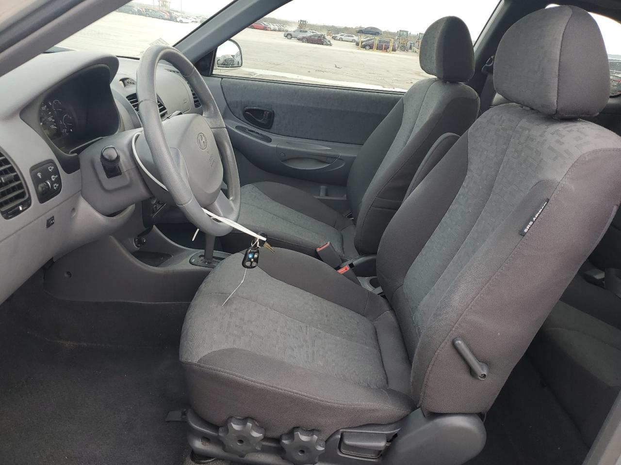 2005 Hyundai Accent - Image 7