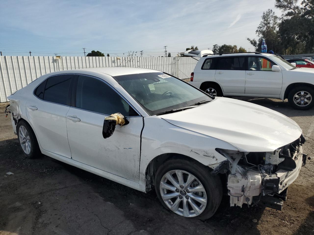 VIN 4T1B11HK4JU013972 2018 TOYOTA CAMRY no.4