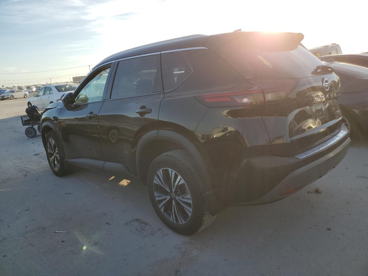 2021 Nissan Rogue - Image 2