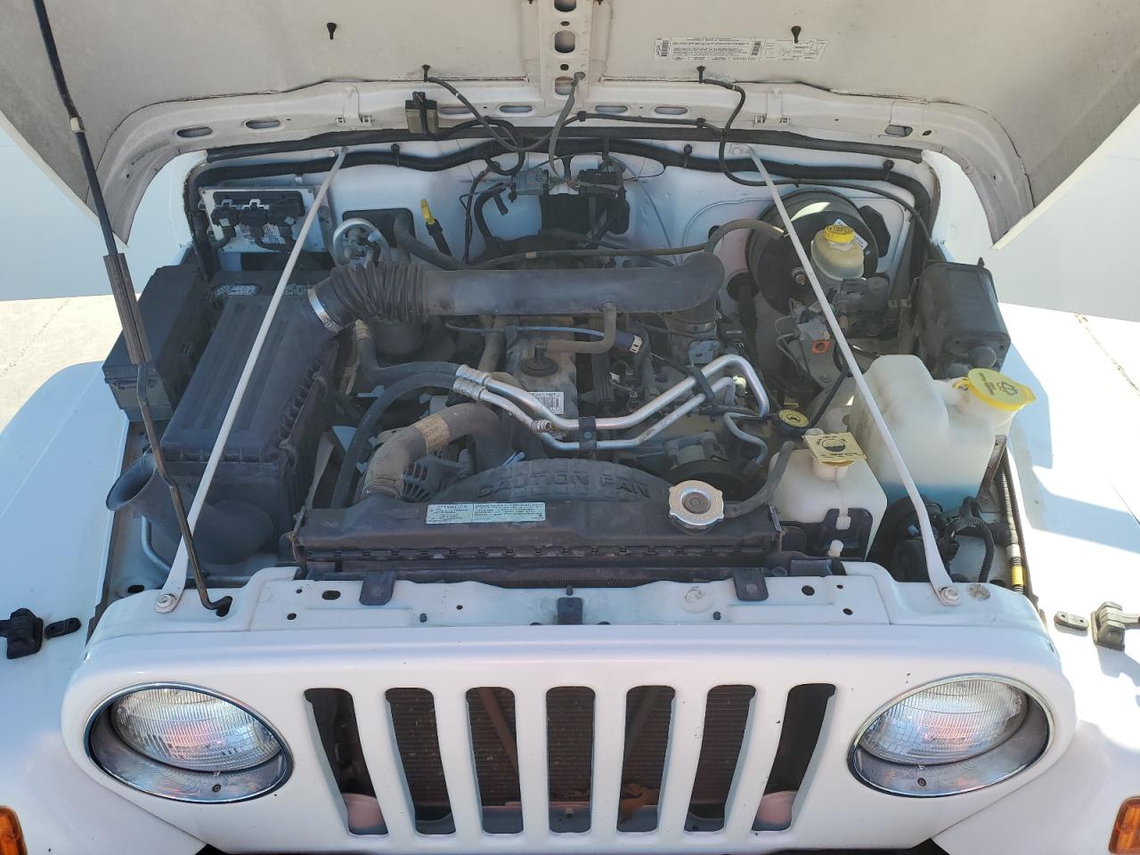 2000 Jeep Wrangler / Tj Sahara VIN: 1J4FA59S2YP733298 Lot: 82686324