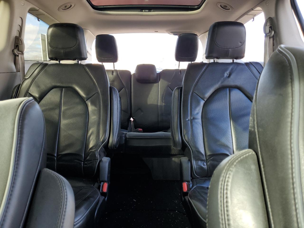 2019 Chrysler Pacifica - Image 10