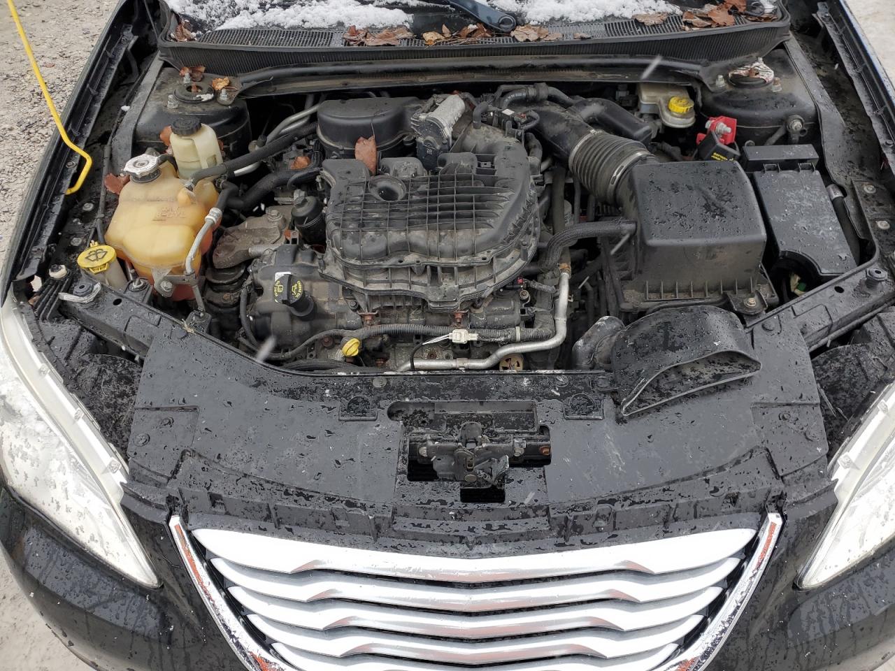 2013 Chrysler 200 - Image 11