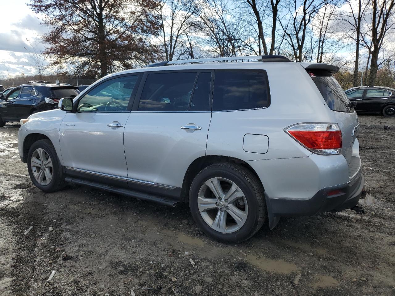 2012 Toyota Highlander - Image 2