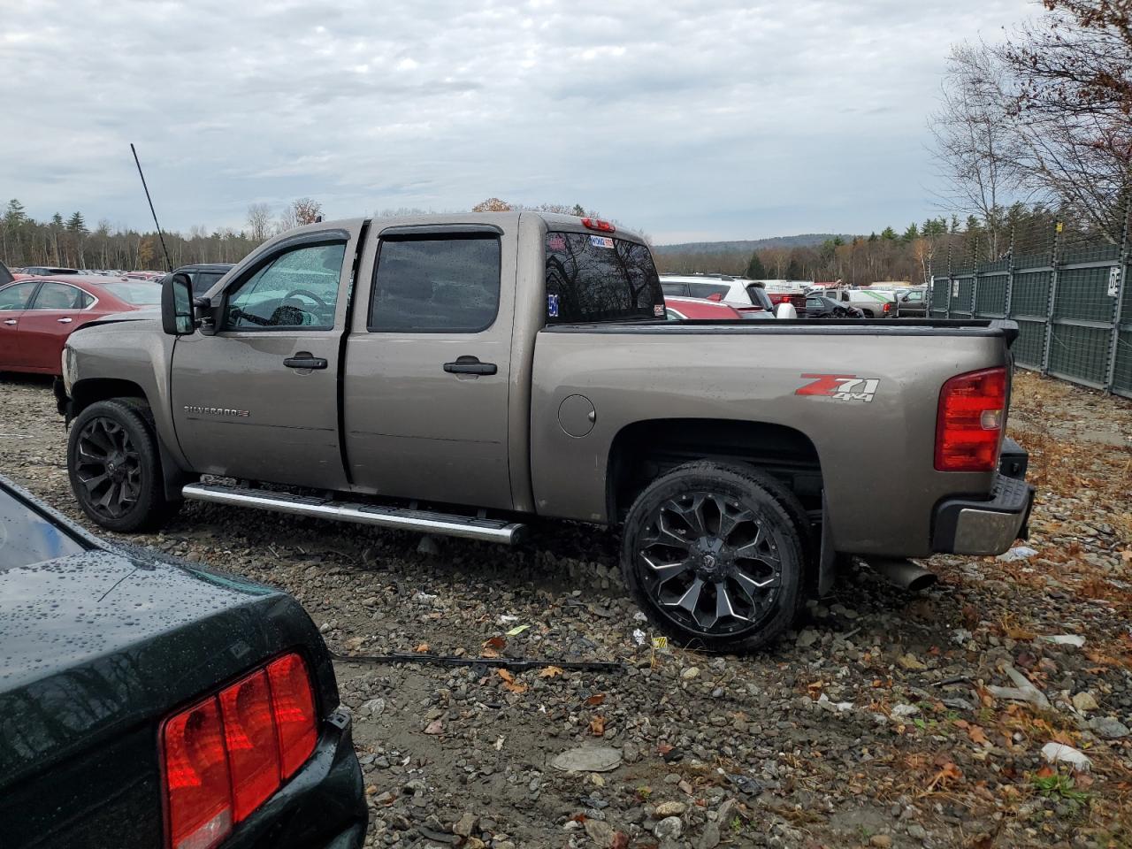 2012 Chevrolet Silverado - Image 2