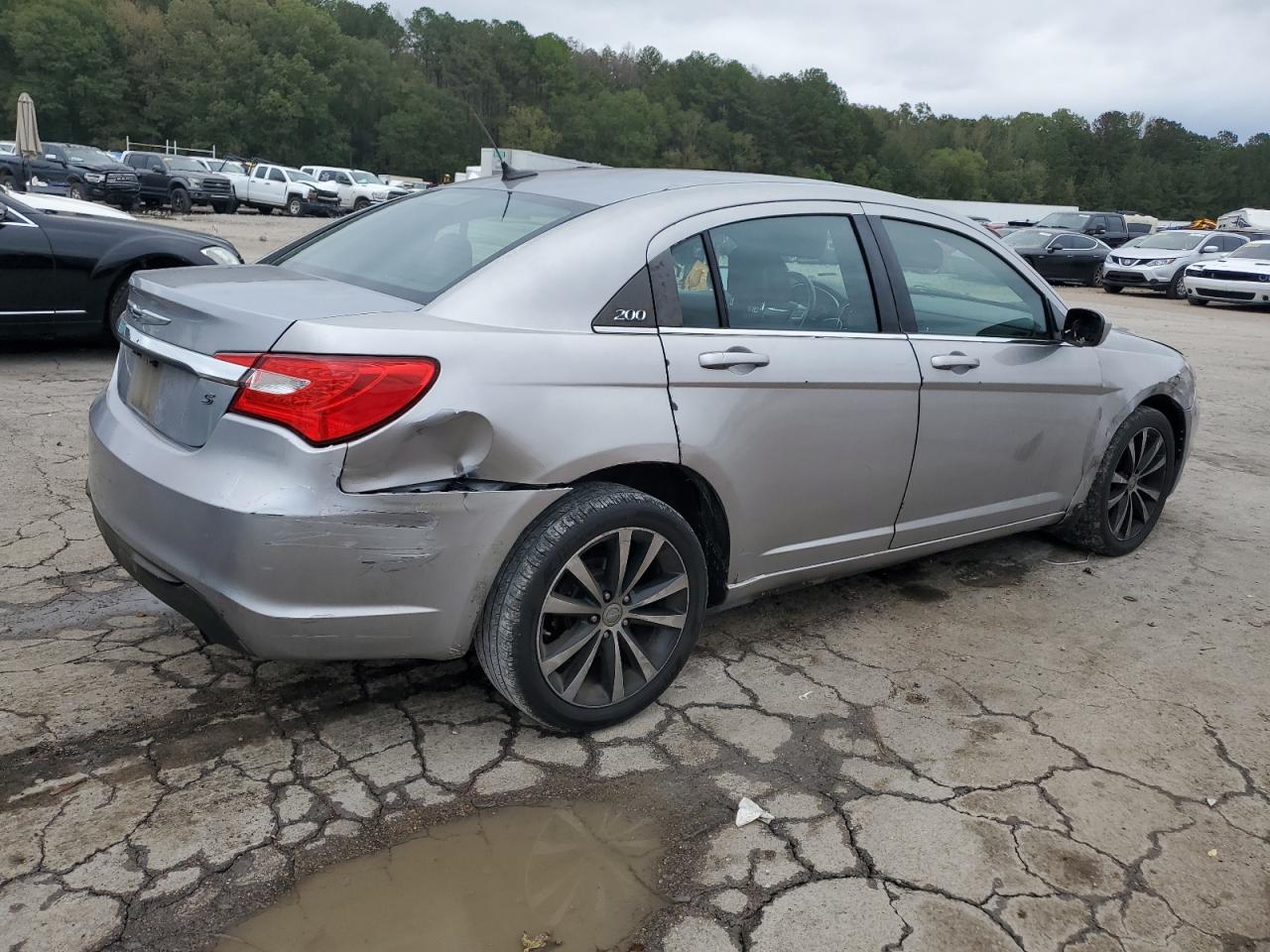 2013 Chrysler 200 - Image 3
