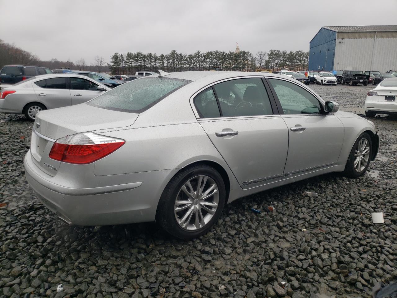 2010 Hyundai Genesis - Image 3