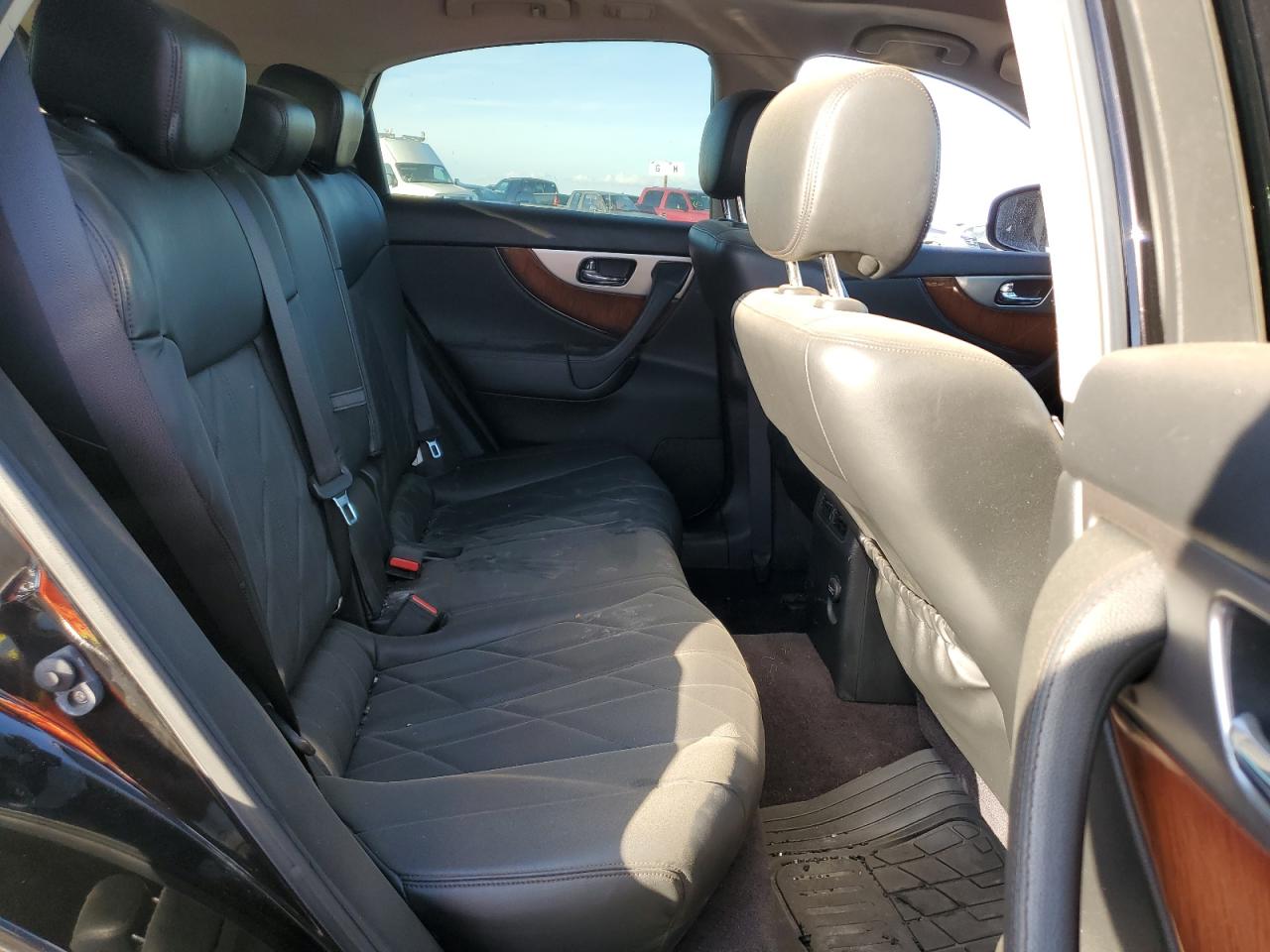 2014 Infiniti QX70 - Image 10