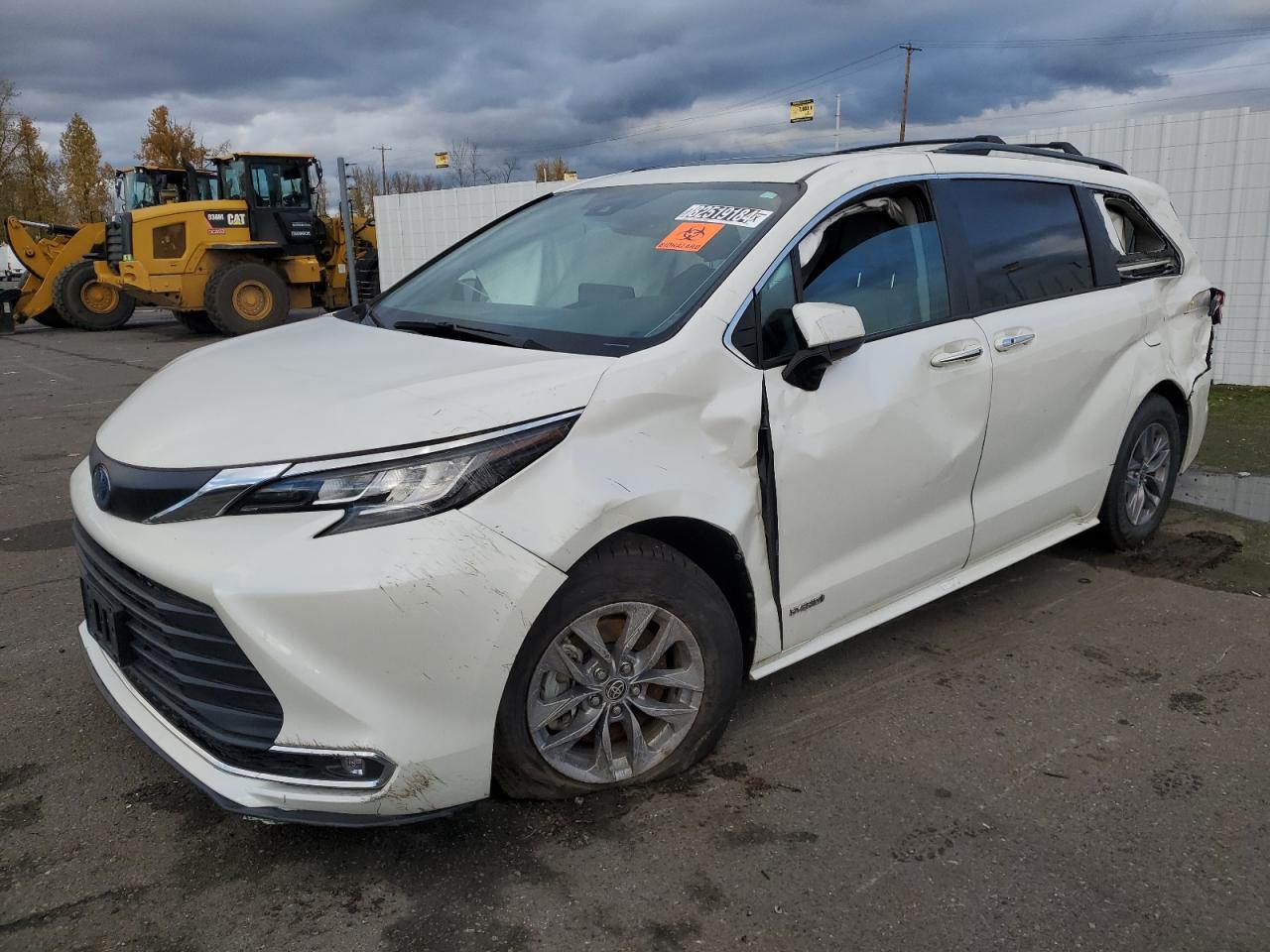 2021 Toyota Sienna - Image 1