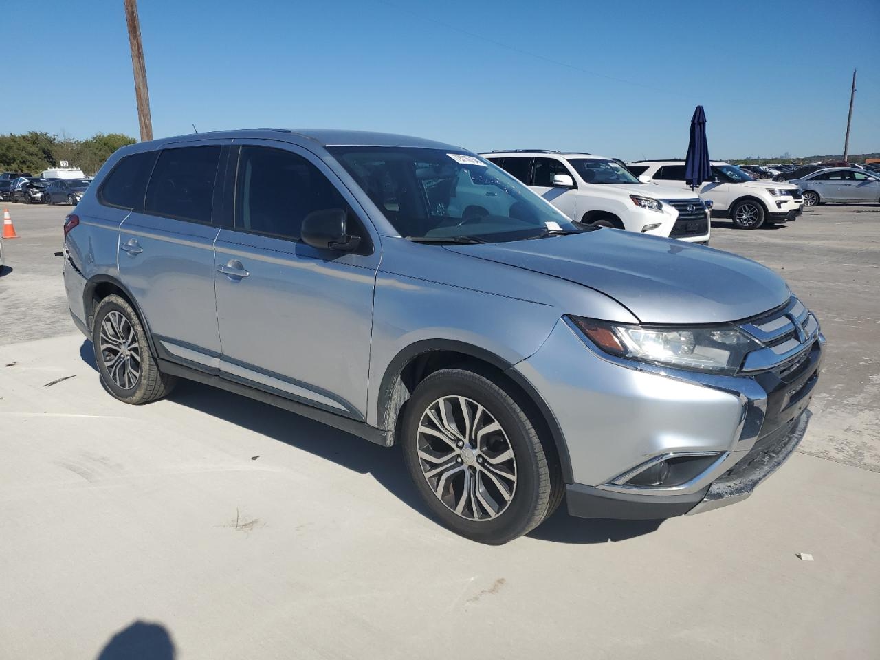 2016 Mitsubishi Outlander - Image 4